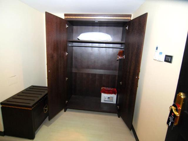Lucky Palace Hotel Банкок Екстериор снимка